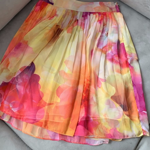 LIZ CLAIBORNE BEAUTIFUL flowy skirt - Picture 8 of 8